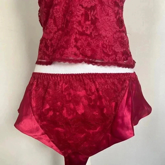Vintage gold label Victoria secret deep red lace & satin set. - Picture 2 of 7